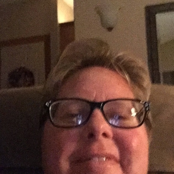 Meet your Posher, Stephanie - Picture 1 of 1